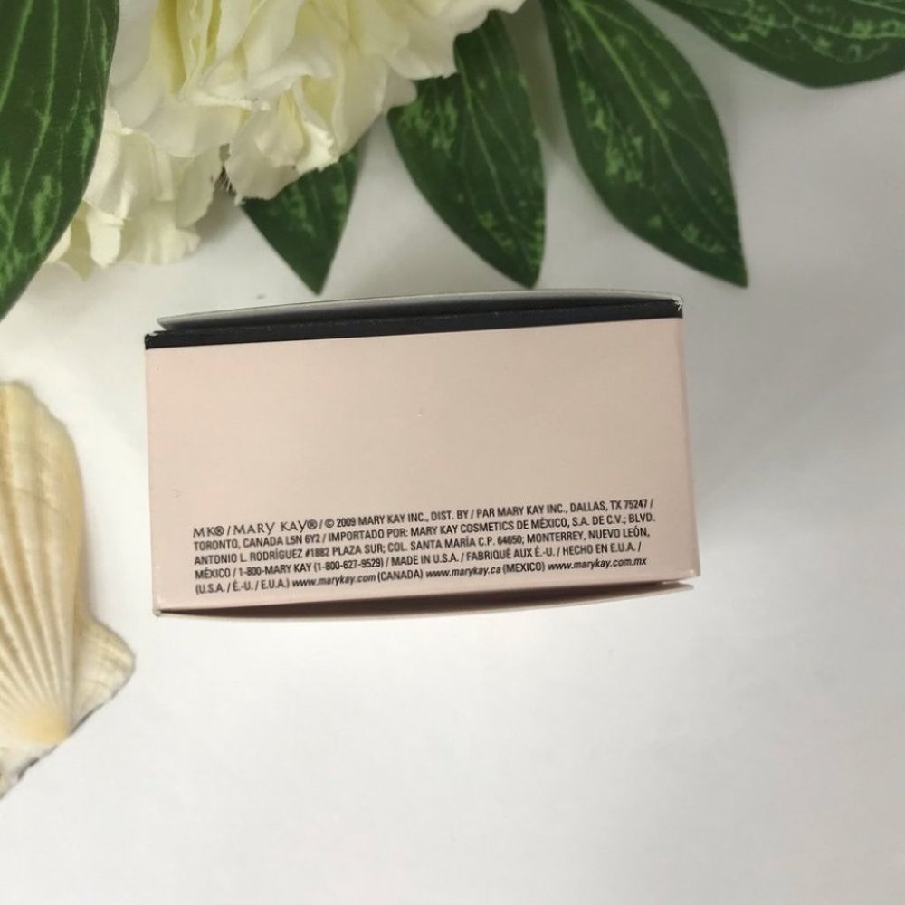 Mary Kay Mineral Powder Foundation, Beige 1 - Picture 9 of 10